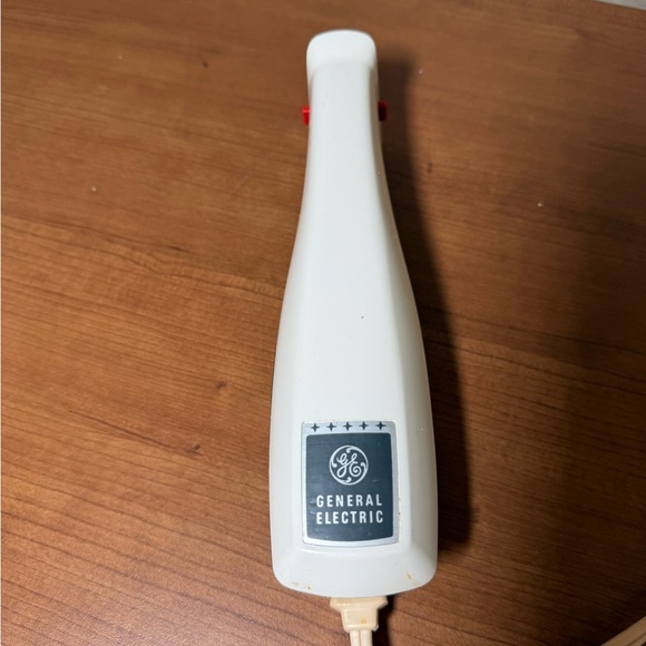 TESTED Vintage GE Electric
Slicing Knife Model EK-9 + Box
General Electric USA - Picture 7 of 7